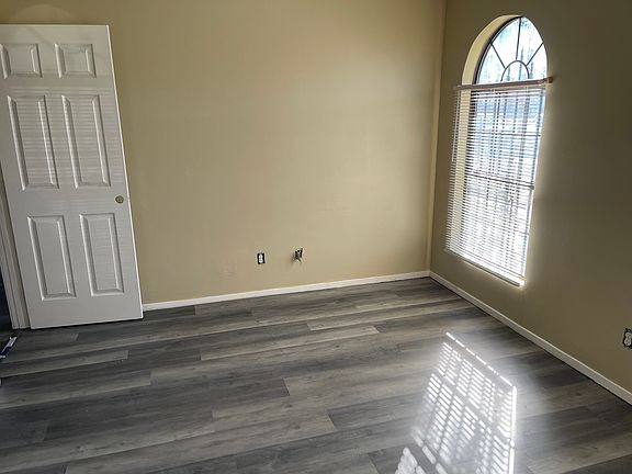 3rd image of 821 E Canyon Ct