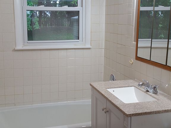 2nd image of 184 Hilltop Dr