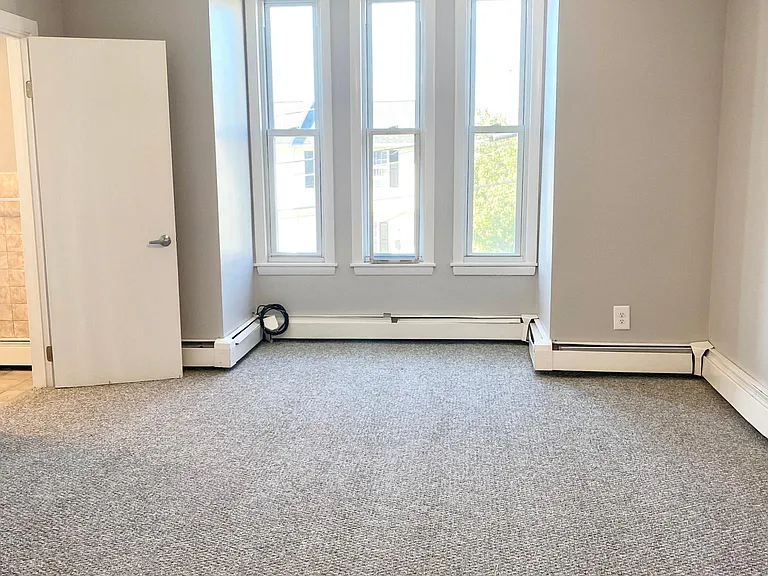 27 Florence St #2 — Photo 9