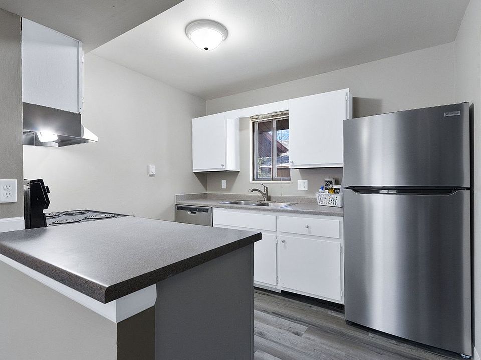 1st image of 380 Bicentennial Ct #2