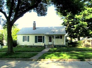 428 44th St, Moline, IL 61265