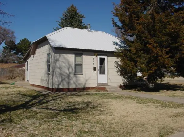 614 E 9th St, Goodland, KS 67735