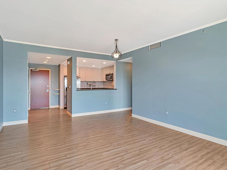 1st image of 175 W Saint James St #1