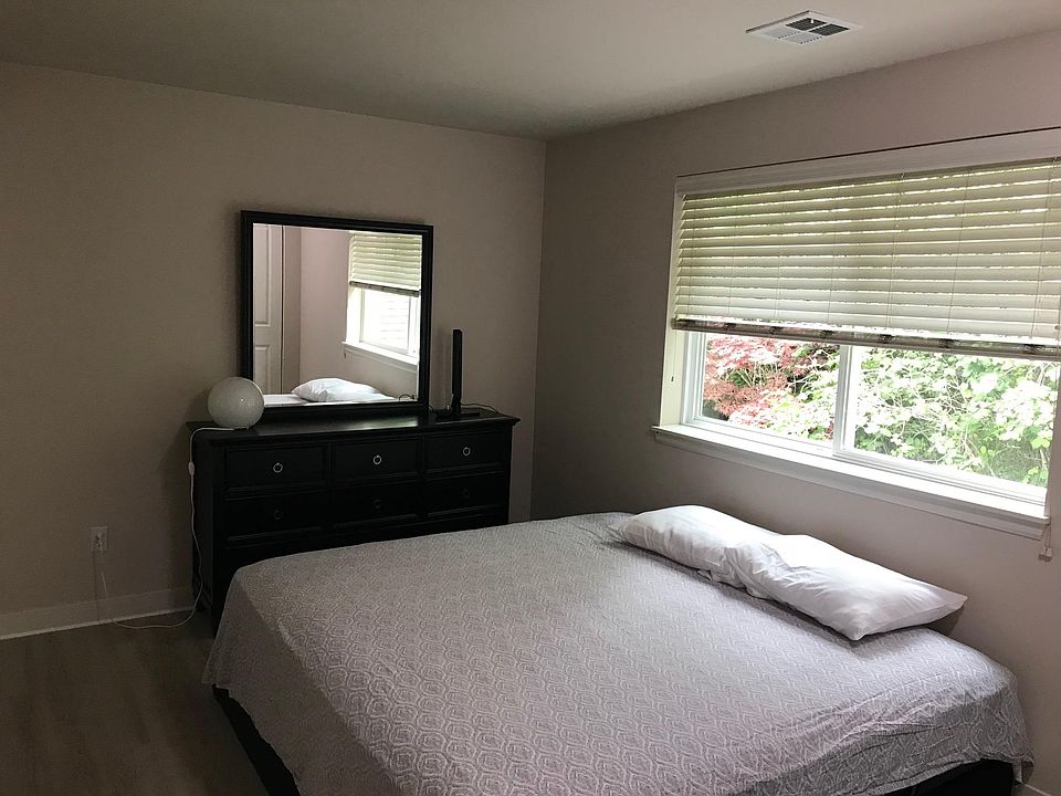 2nd image of 965 232nd Pl NE