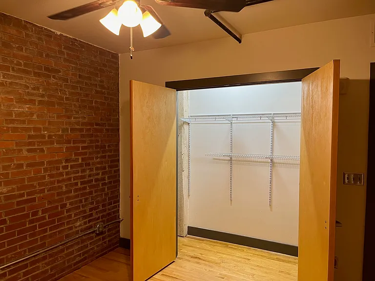 222 N Central St — Photo 12