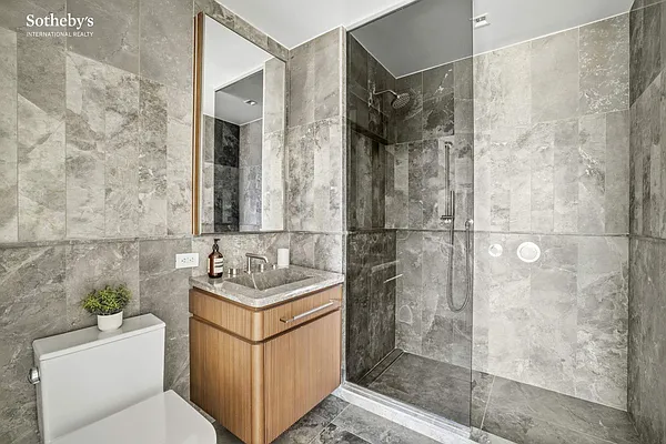 Bathroom, photo 1