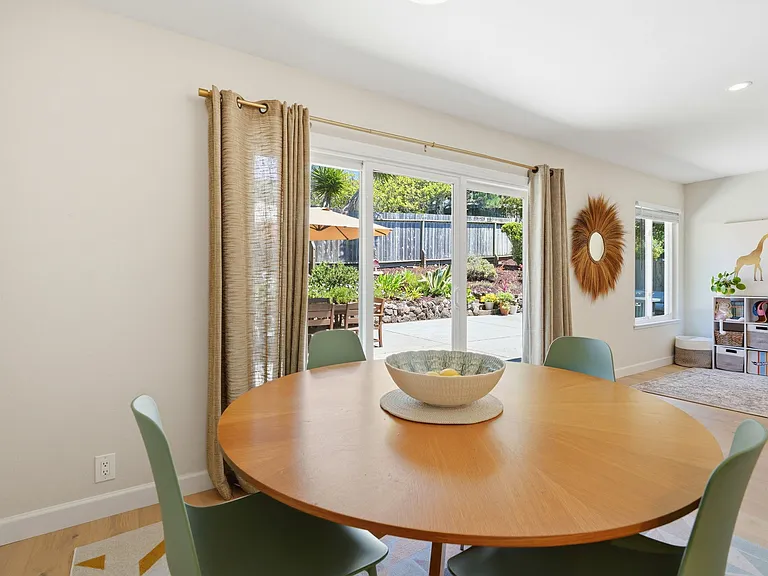 1256 Rainier Ave — Photo 10