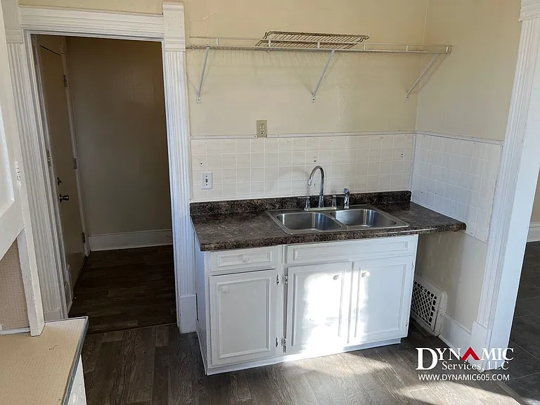 424 W 12th St — Photo 8