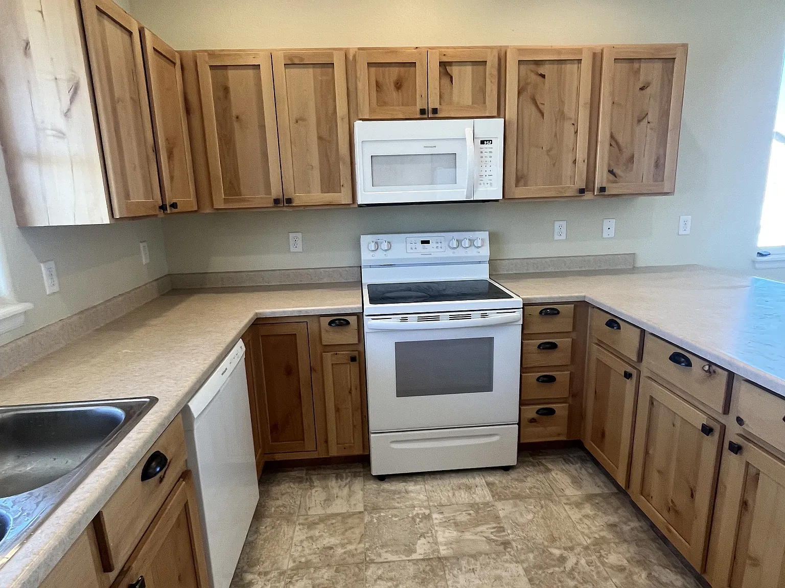 4 bed, 1790 sqft, $2,550 — Photo 3