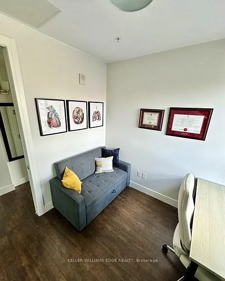 112 King St E #405 — Photo 25