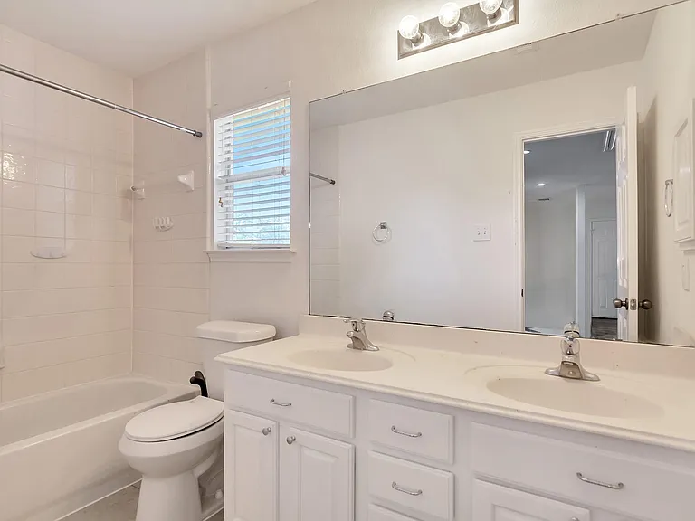 22 N Queenscliff Cir — Photo 36