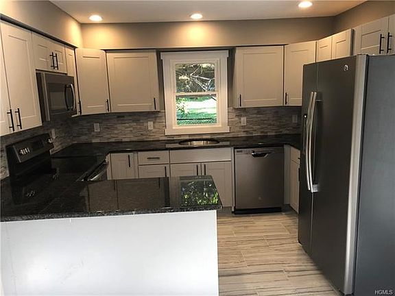 2nd image of 19 Heather Ln