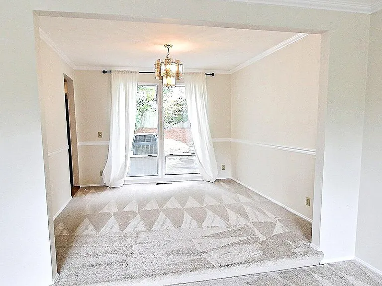 23952 SE 40th Pl — Photo 8