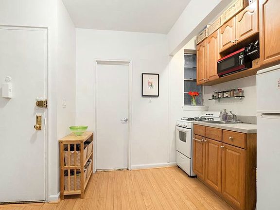 5th image of 217 E 89th St APT 1C