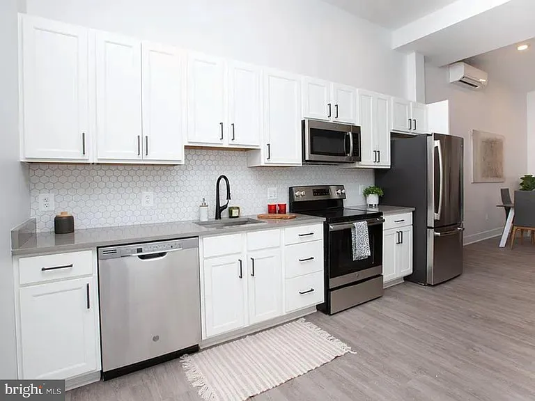 1742 Fleet St #204 — Photo 2