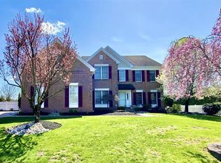 4 Nelson Ct, Farmingdale, NJ 07727