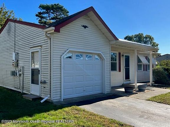 2nd image of 11 Longwood Drive #72