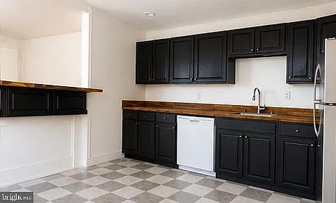 424 Lippincott Ave #B — Photo 6