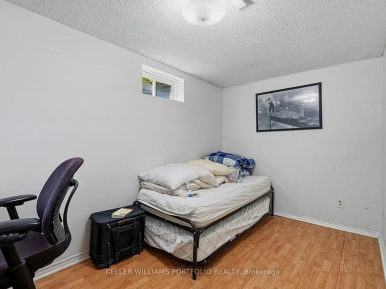 73 Jessica Gdns — Photo 41
