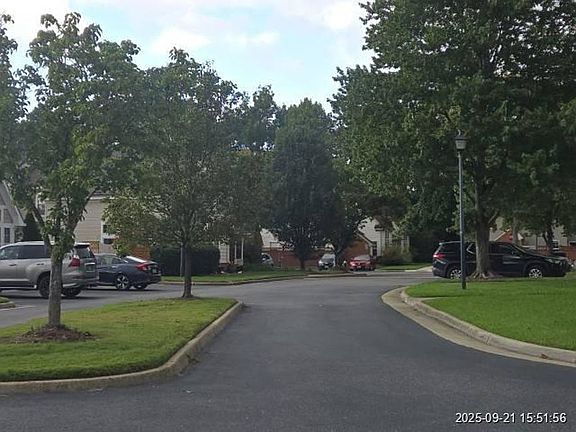 Exterior Neighborhood (street photo)