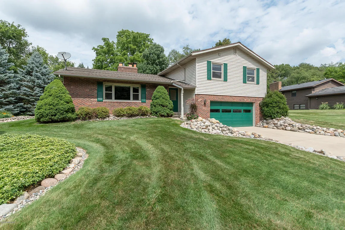 4016 Rockwood Dr photo 1