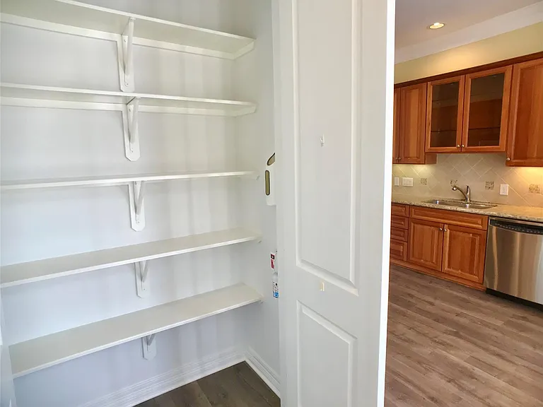 2104 Bancroft St — Photo 23