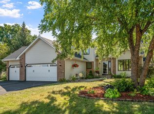 700 Spring Hill Dr, Woodbury, MN 55125