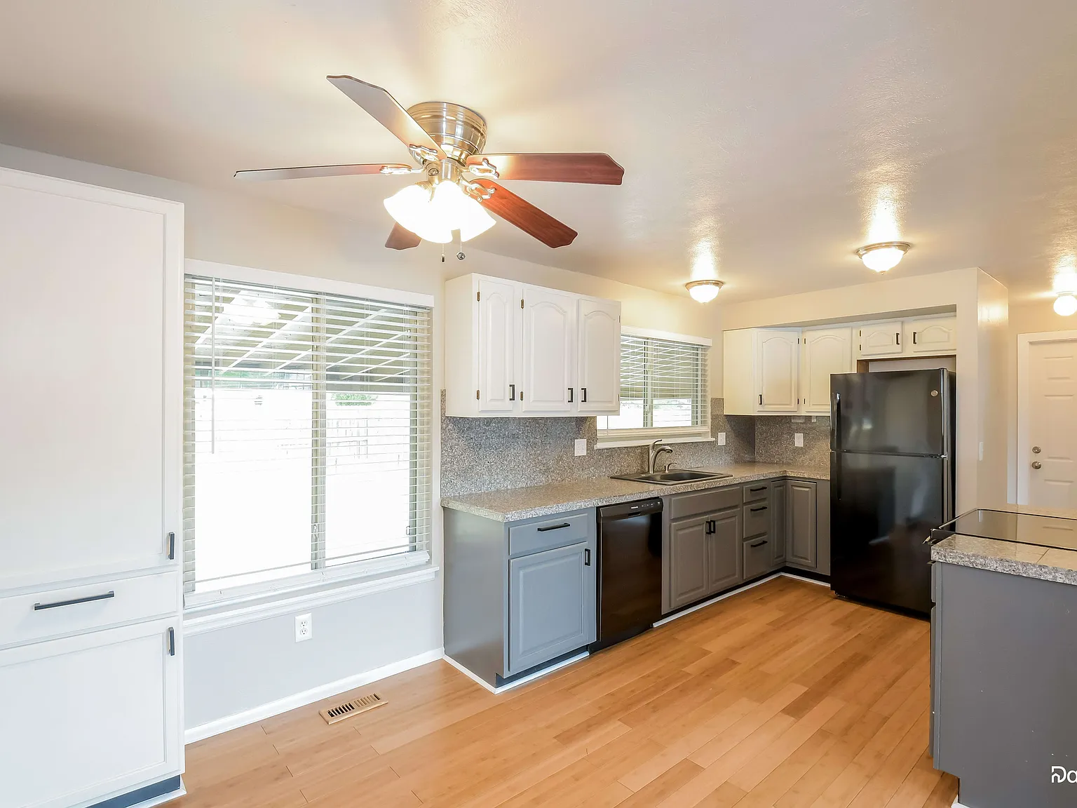 3 bed, 2.5 bath, 1550 sqft, $2,880 — Photo 2
