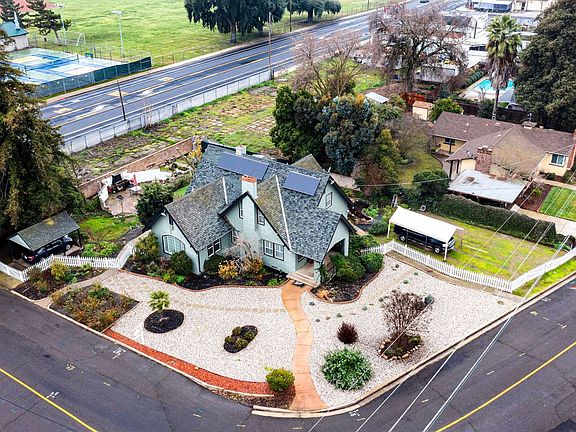 2nd image of 3654 Riverside Dr