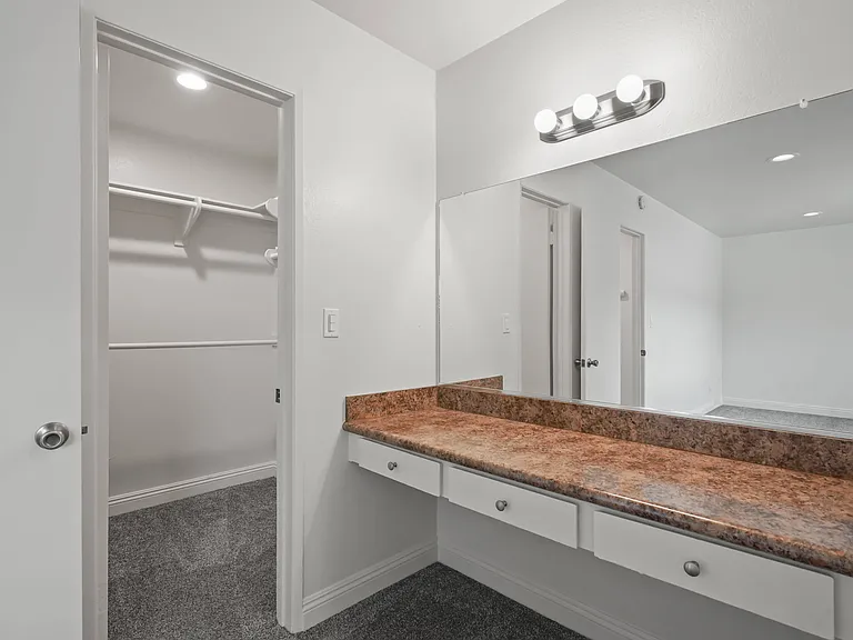 Balboa Apartments — Photo 11