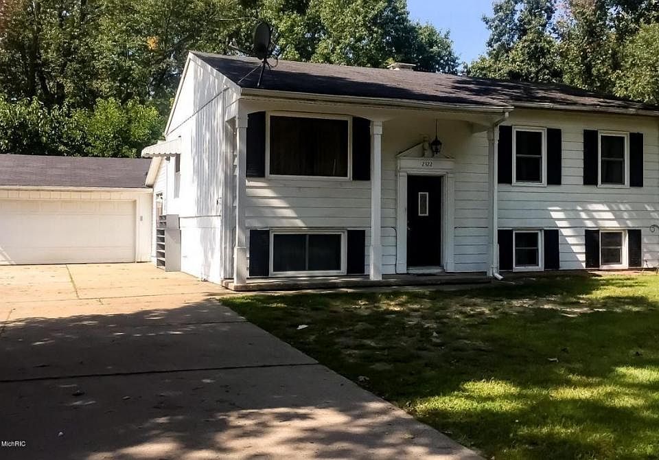 1st image of 2322 Fair Oaks St E