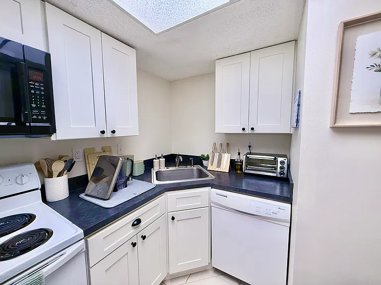 1649 Sunny Brook Ln NE #B108 — Photo 11