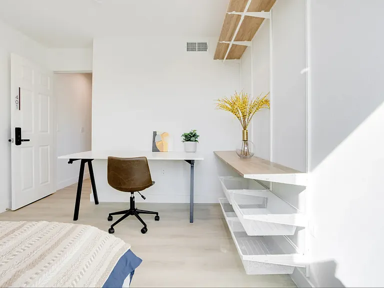 1224 W 37th Pl — Photo 8