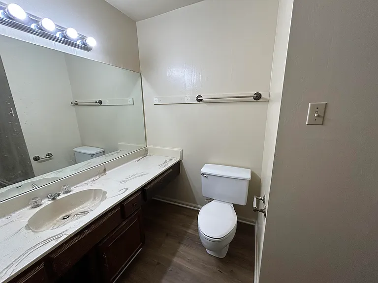 831 Duke Of Gloucester St #D — Photo 9