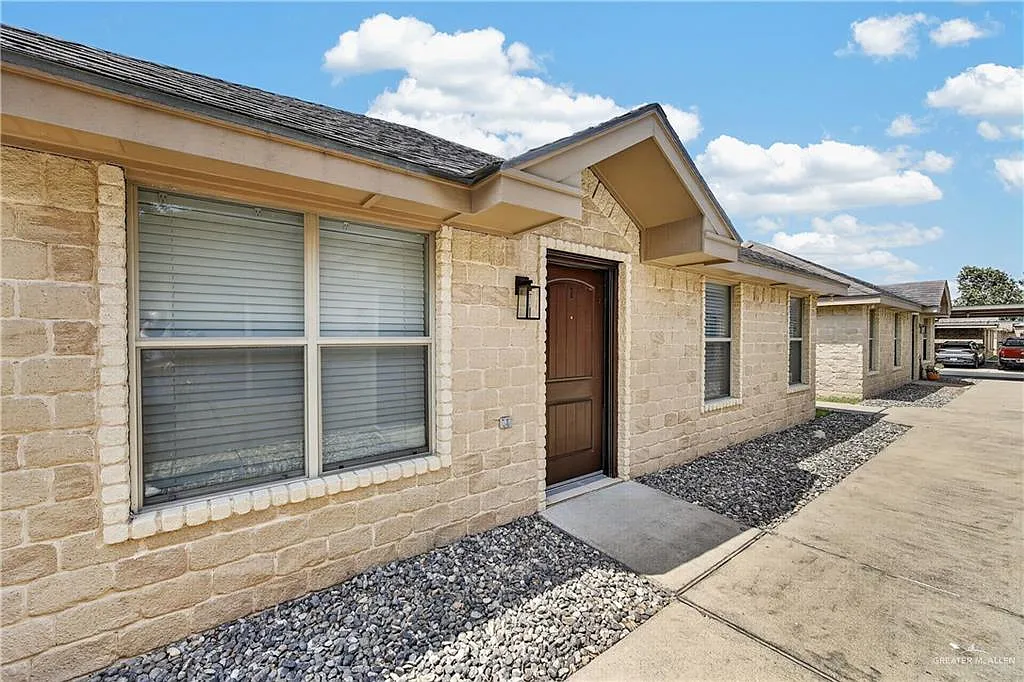 2 bed, 2.5 bath, 924 sqft, $1,000 — Photo 4