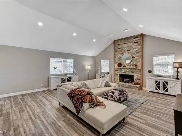 1940 Canterbury Dr, Las Vegas, NV 89119