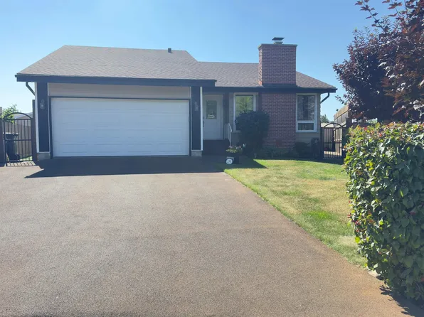 296 Greenoch Cres NW, Edmonton, AB T6L 1B4