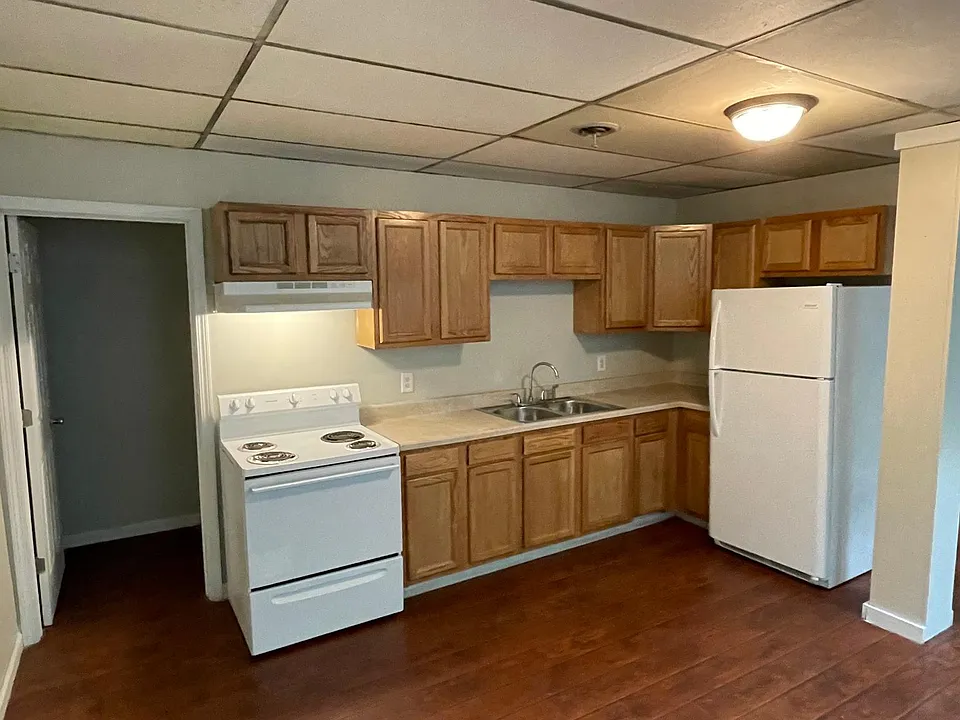 460 Broad St #203