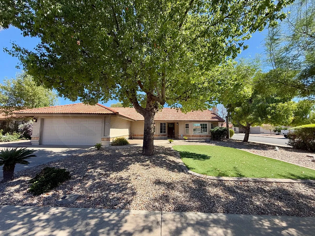 4 bed, 2.0 bath, 2003 sqft, $2,500 — Photo 1