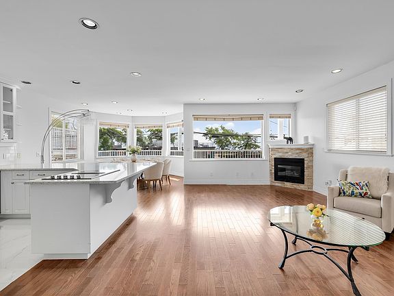 5th image of 14763 Marine Dr