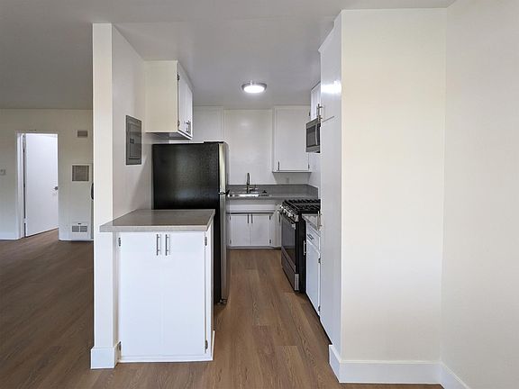 4th image of 3971 Potomac Ave #22