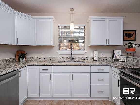 4th image of 108 Palisade Cir