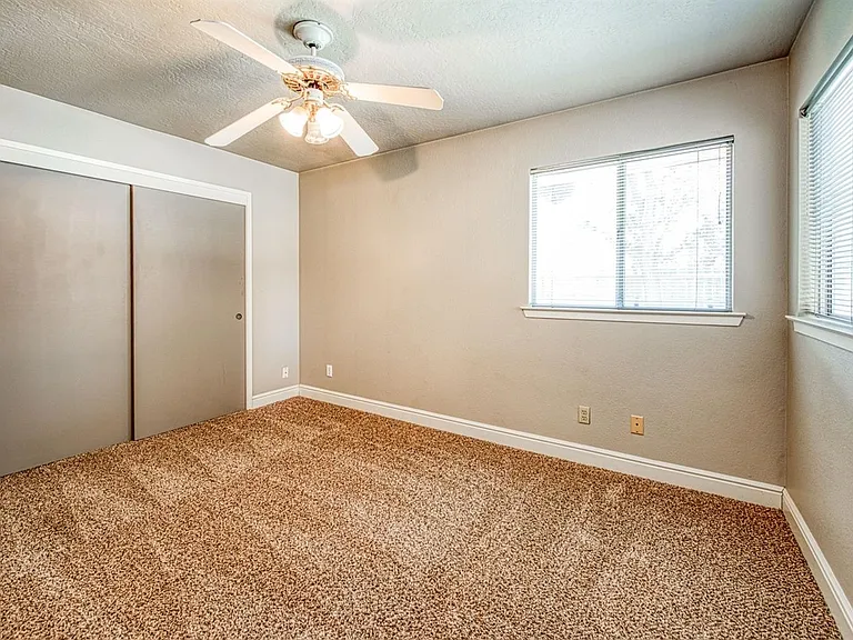 8883 N Barton Ave — Photo 3