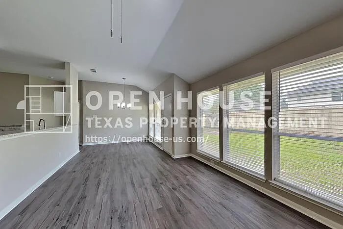 2222 Friarwood Trl — Photo 5