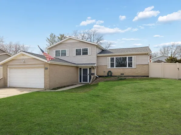 6922 Sierra Dr, Darien, IL 60561