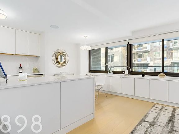 4th image of 160 W 97th St #9FF