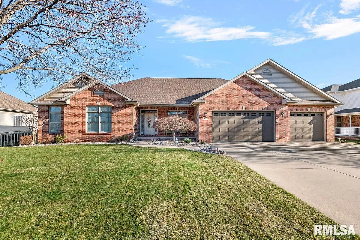 2121 Lake Crest Dr photo 1