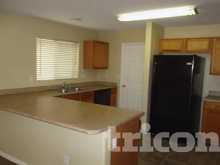 3315 W Fraktur Rd — Photo 6