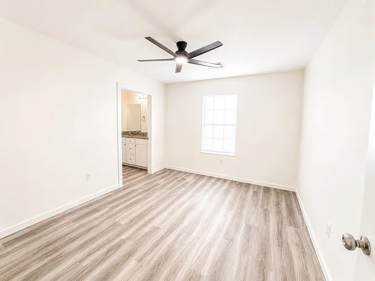 1207 Fountain Dr — Photo 4