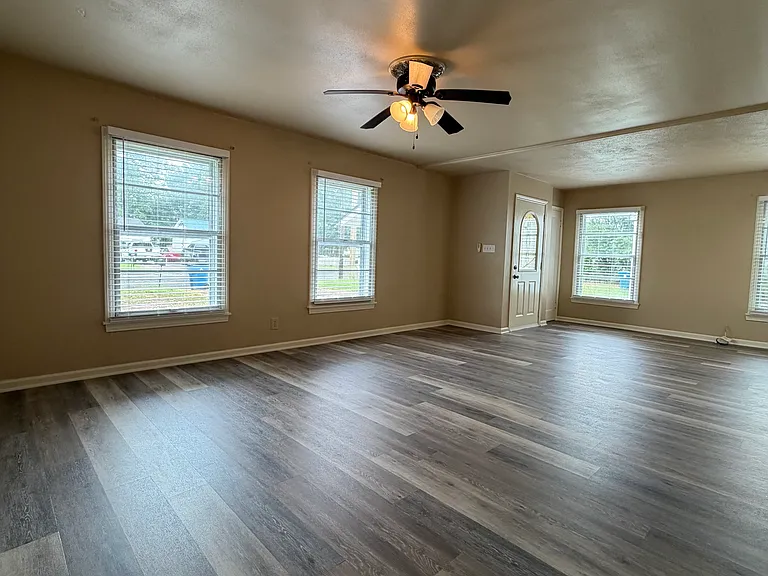 813 Beckley St — Photo 2